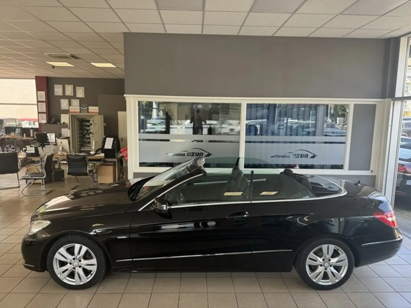 Mercedes-Benz E 350 CDI Cabrio Avantgarde Autom Leder Airscarf Schwarz - 2