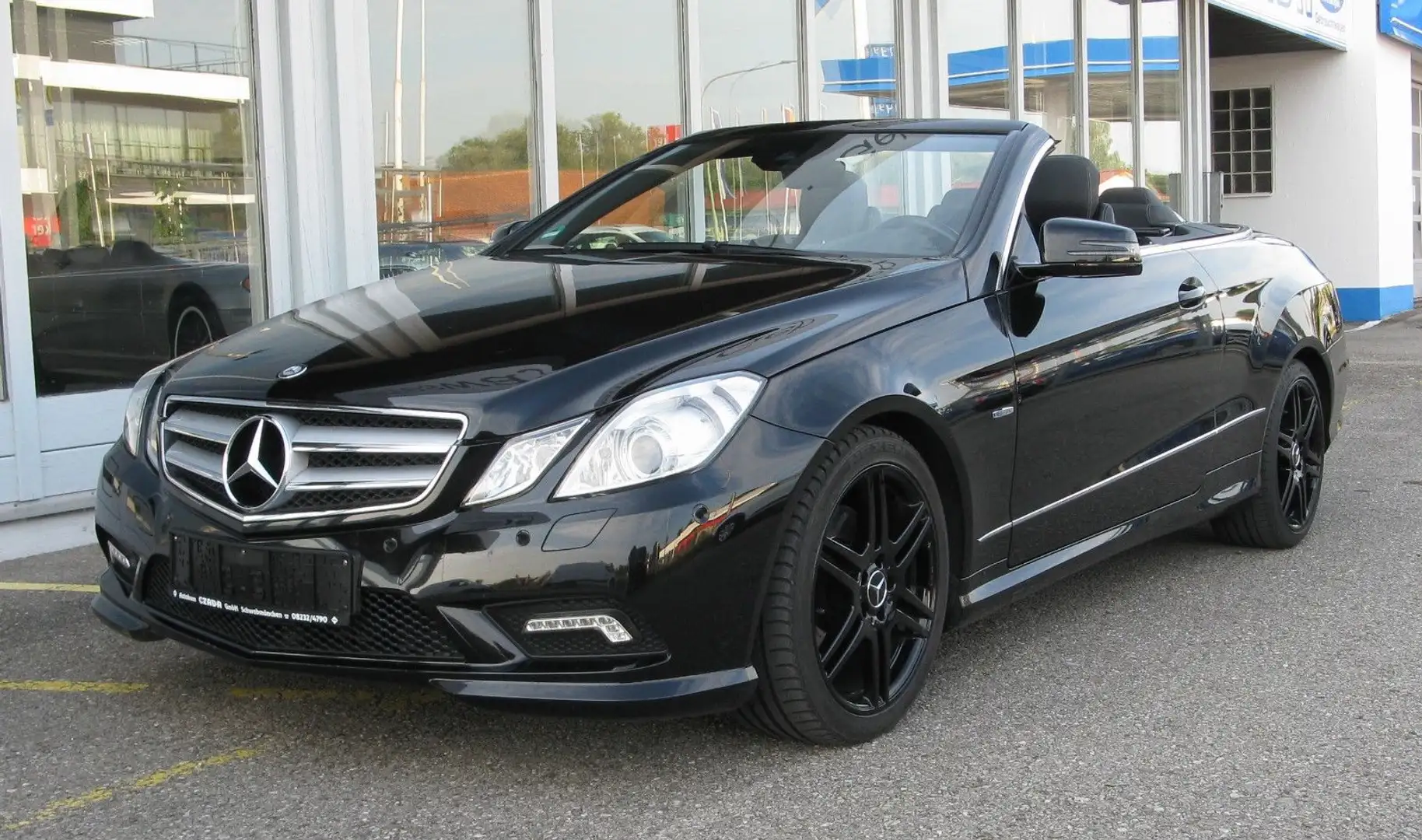 Mercedes-Benz E 350 CGI BlueEffi.*Cabrio*AMG Sportpaket*Salzfrei* Schwarz - 2
