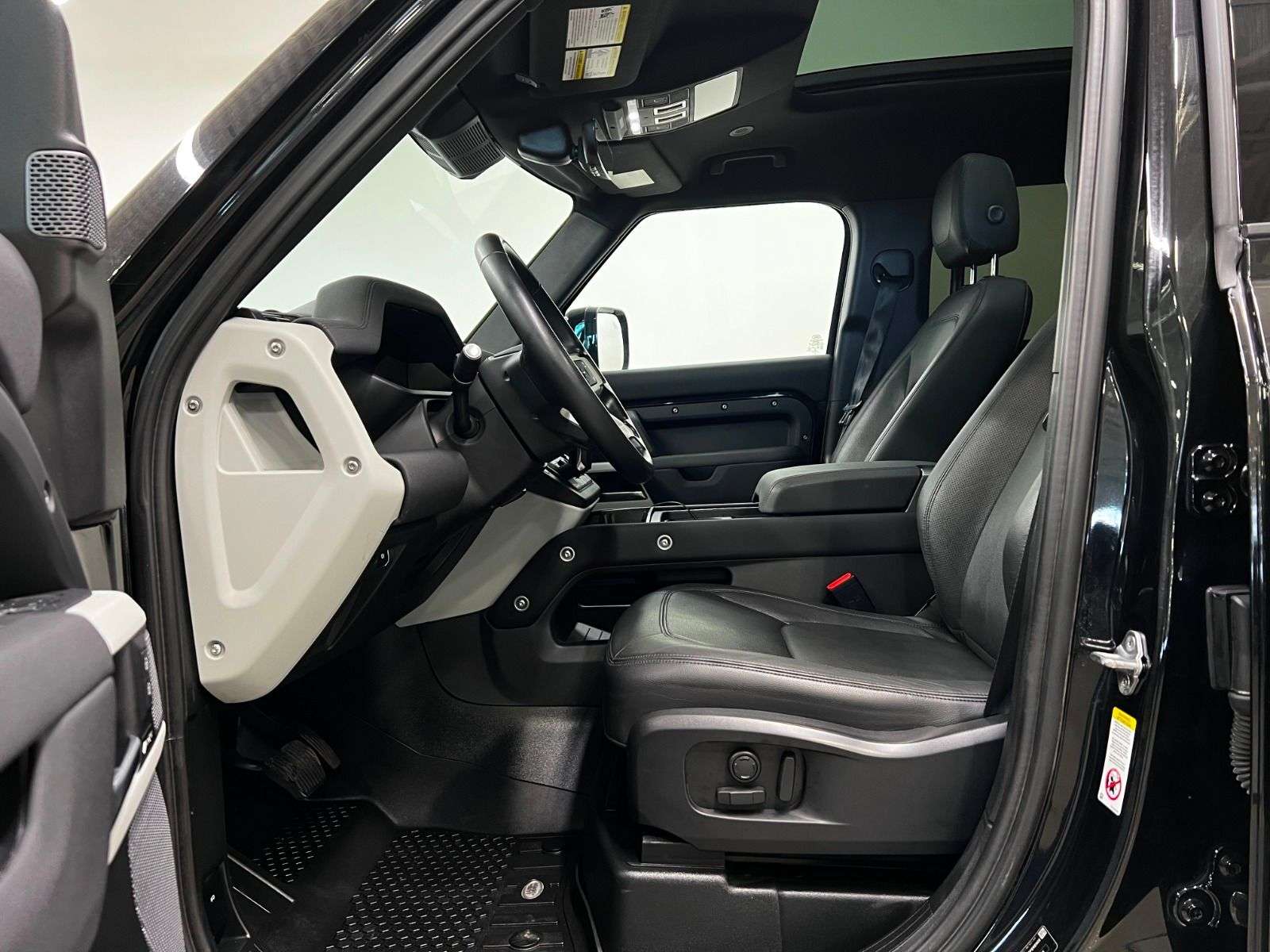 2023 Land Rover Defender 110 S AWD thumb 32