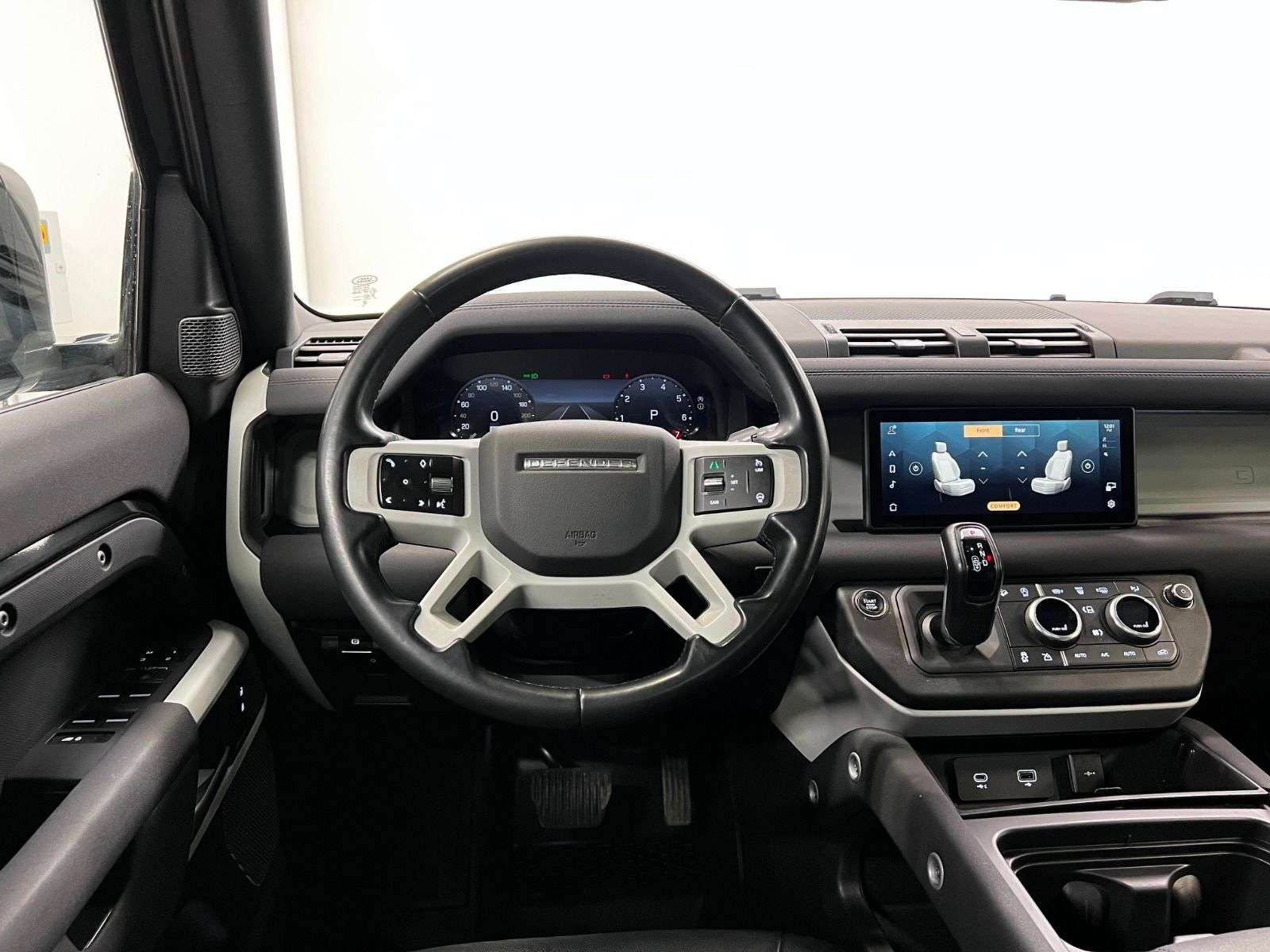 2023 Land Rover Defender 110 S AWD thumb 15