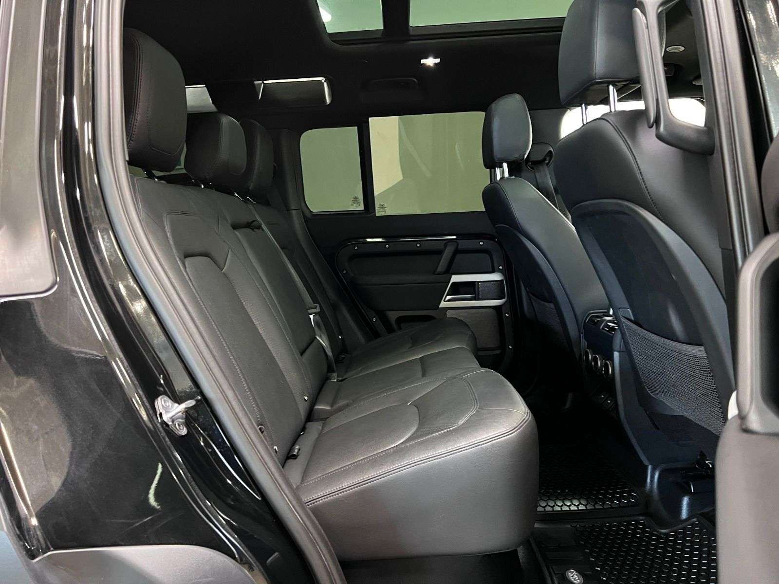 2023 Land Rover Defender 110 S AWD thumb 24