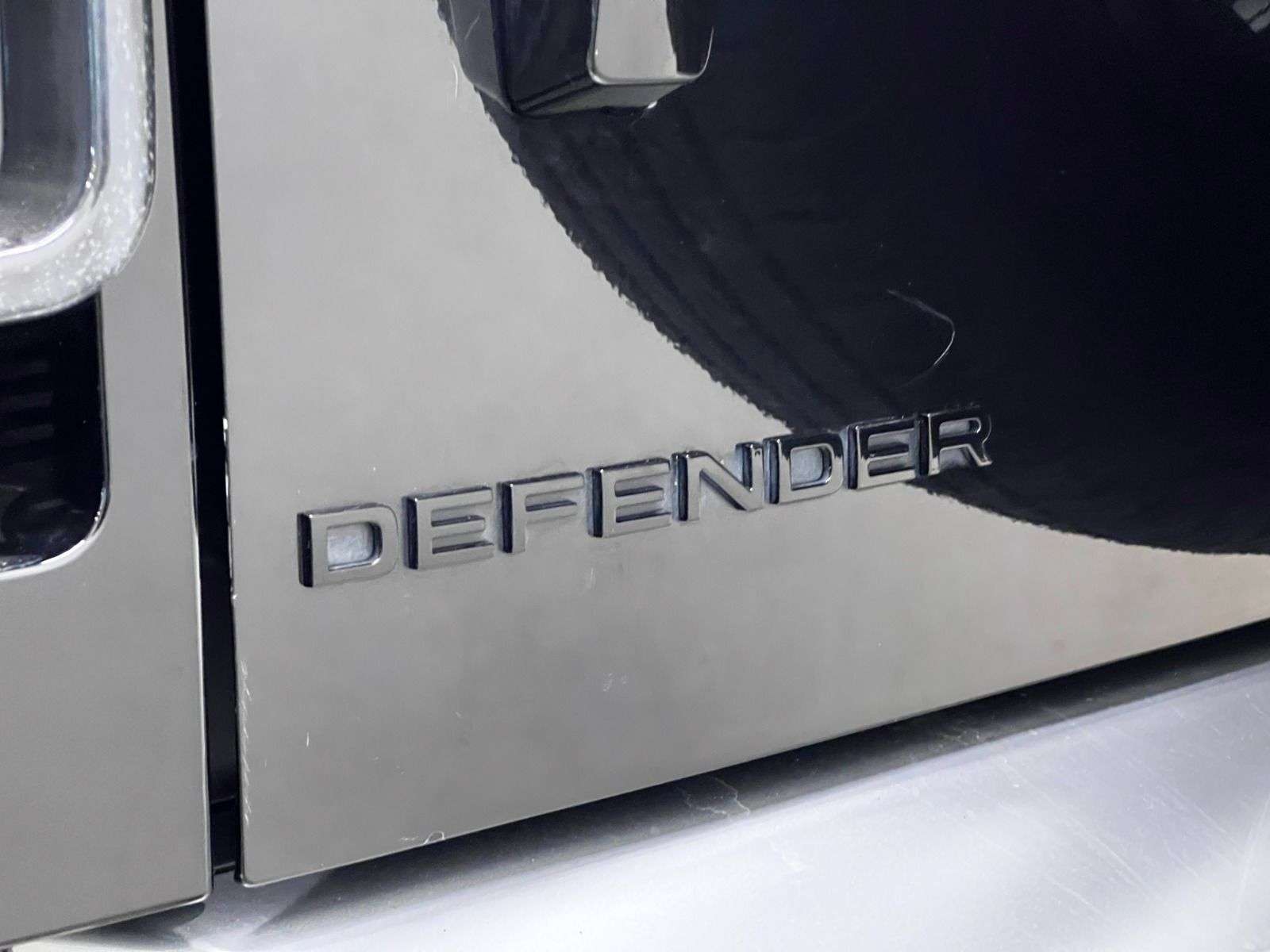 2023 Land Rover Defender 110 S AWD thumb 12