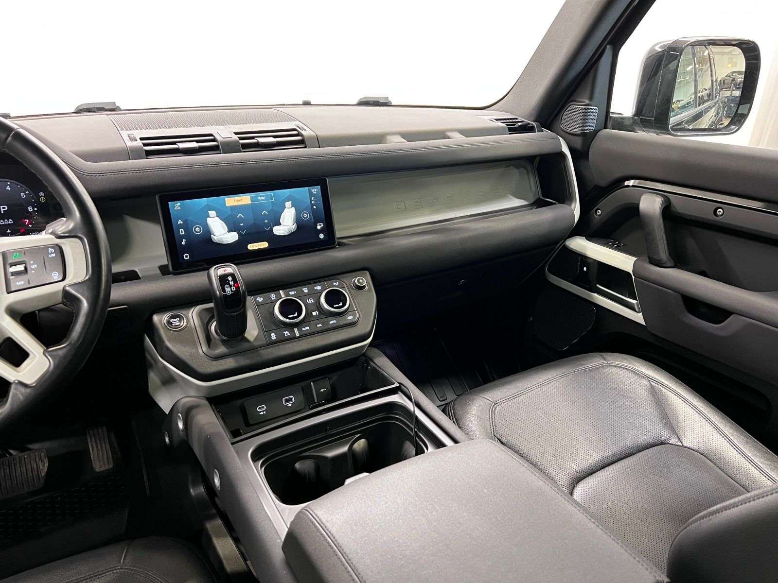 2023 Land Rover Defender 110 S AWD thumb 17