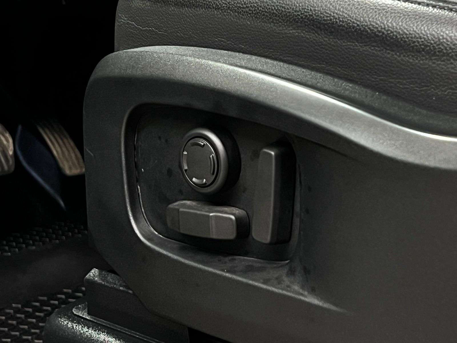 2023 Land Rover Defender 110 S AWD thumb 31