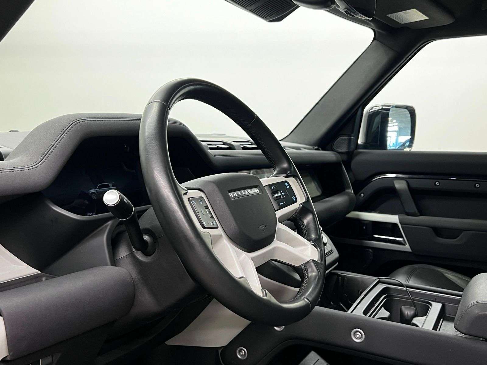 2023 Land Rover Defender 110 S AWD thumb 33