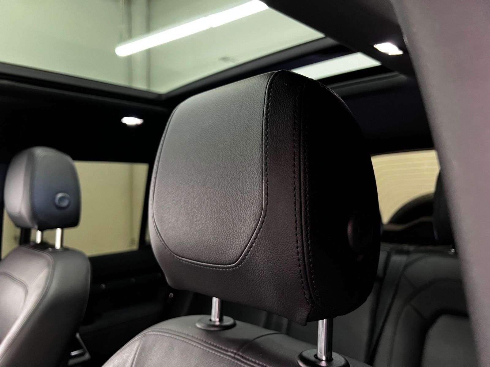 2023 Land Rover Defender 110 S AWD thumb 26