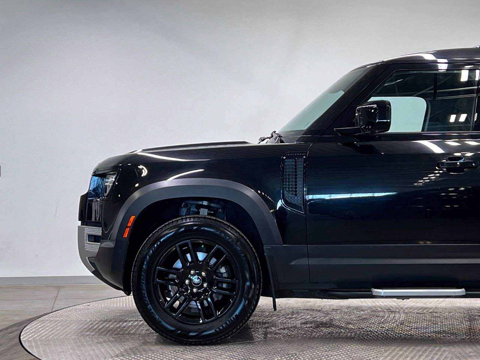 2023 Land Rover Defender 110 S AWD thumb 9
