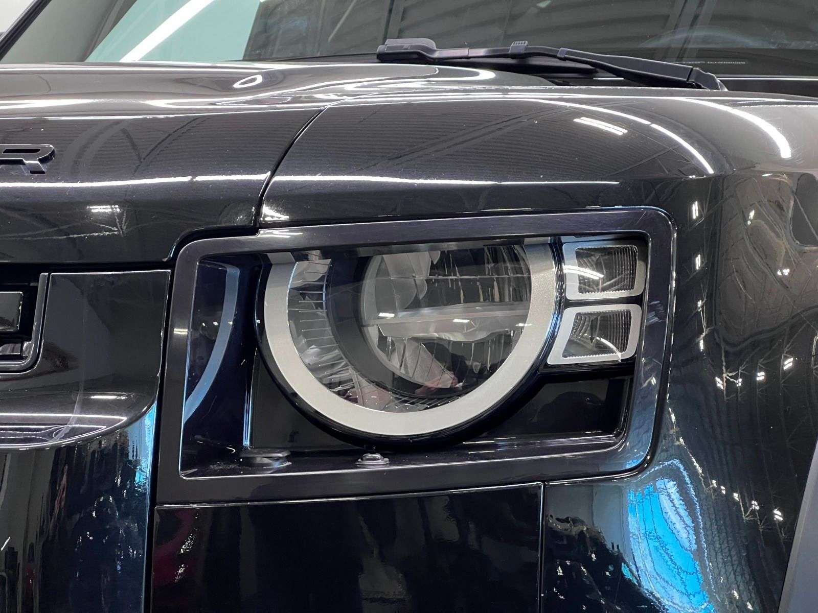 2023 Land Rover Defender 110 S AWD thumb 13