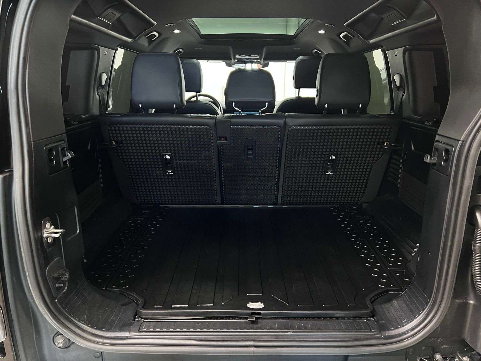 2023 Land Rover Defender 110 S AWD thumb 36