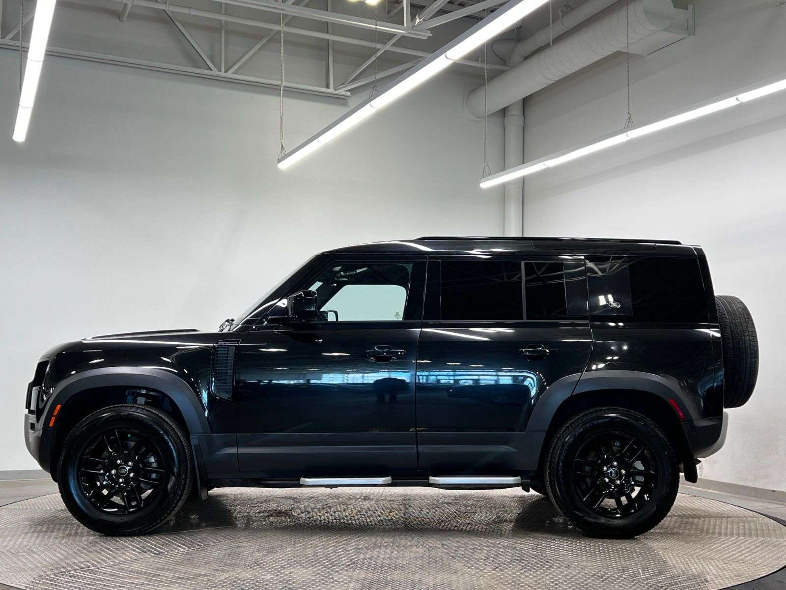 2023 Land Rover Defender 110 S AWD alt 2