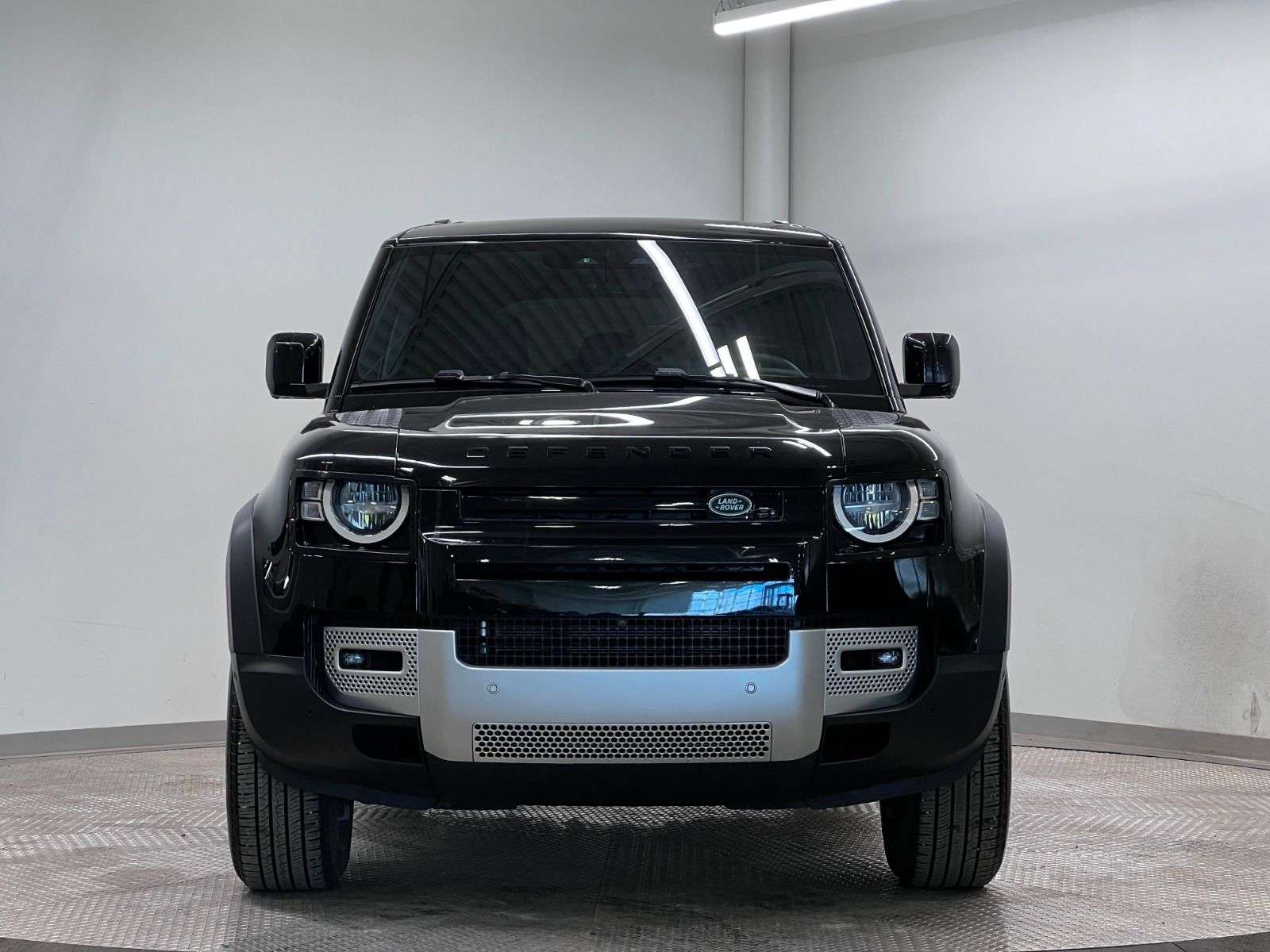 2023 Land Rover Defender 110 S AWD thumb 8