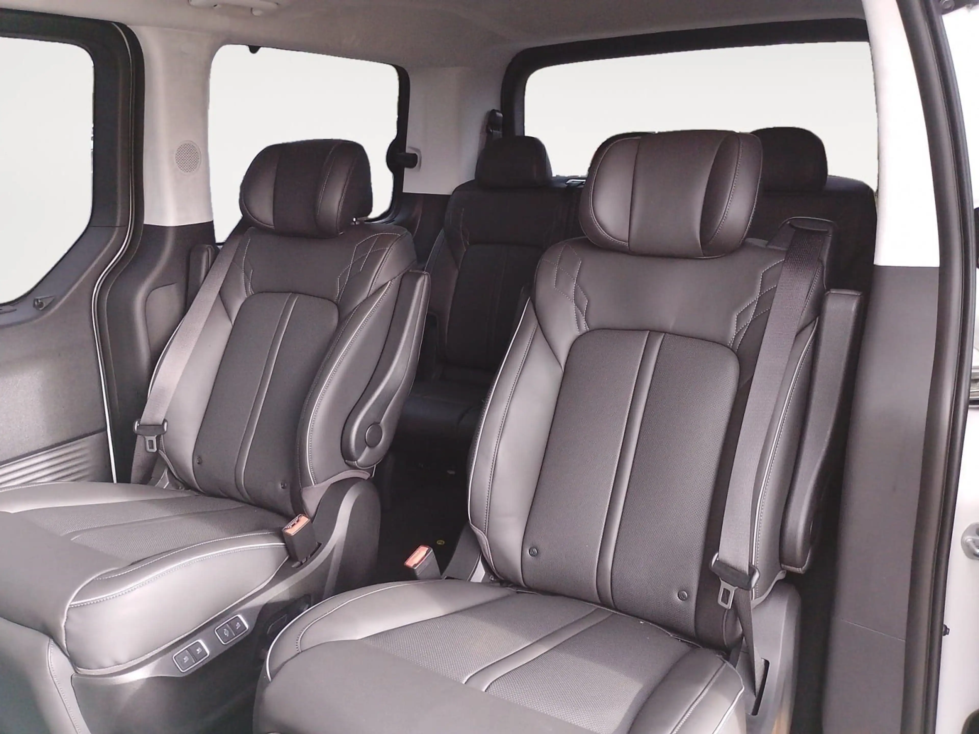 Hyundai STARIA HEV 7-Sitzer (MY25) 1.6 T-GDI (225 PS) 6-AT 2WD Si — photo 11