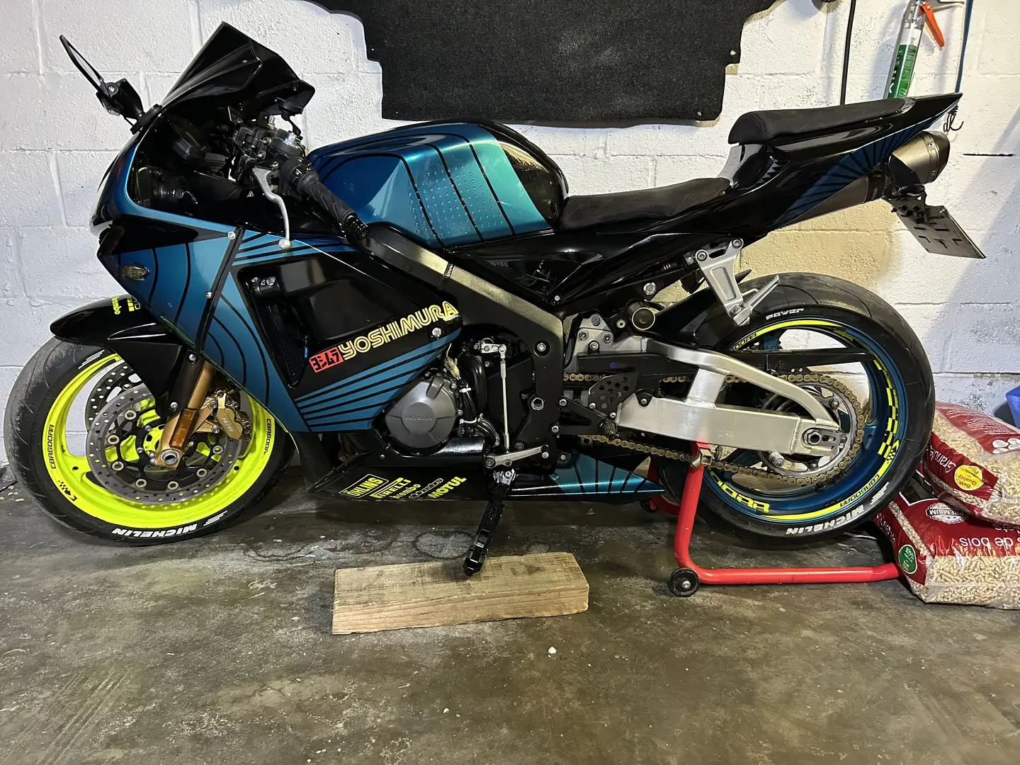 Honda CBR 600 Honda CBR 600 RR 2005 - 1