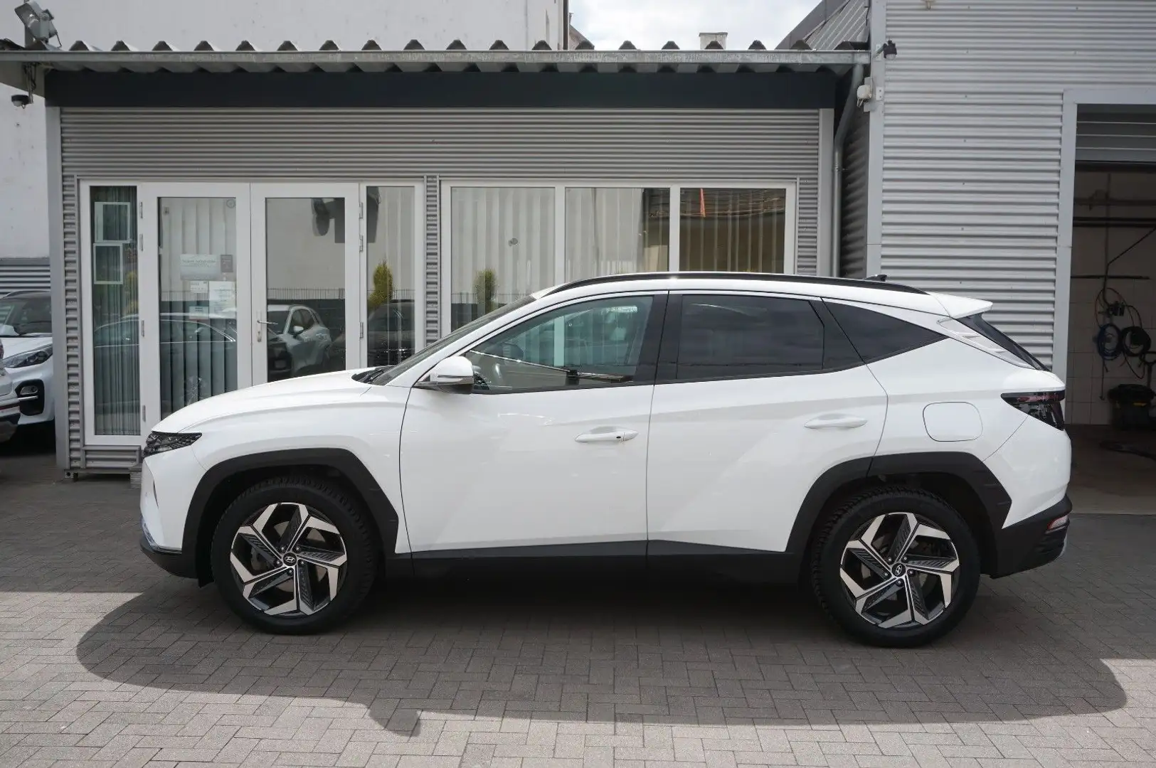 Hyundai TUCSON Trend Plug-In 4WD ACC Heckklap CarPl Navi Weiß - 2