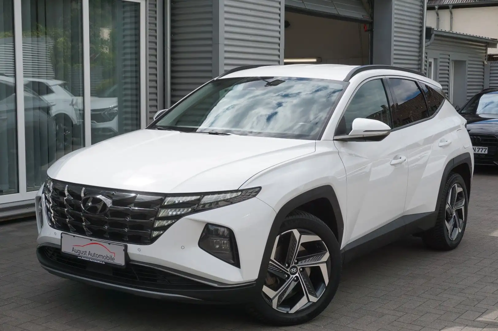 Hyundai TUCSON Trend Plug-In 4WD ACC Heckklap CarPl Navi Weiß - 1