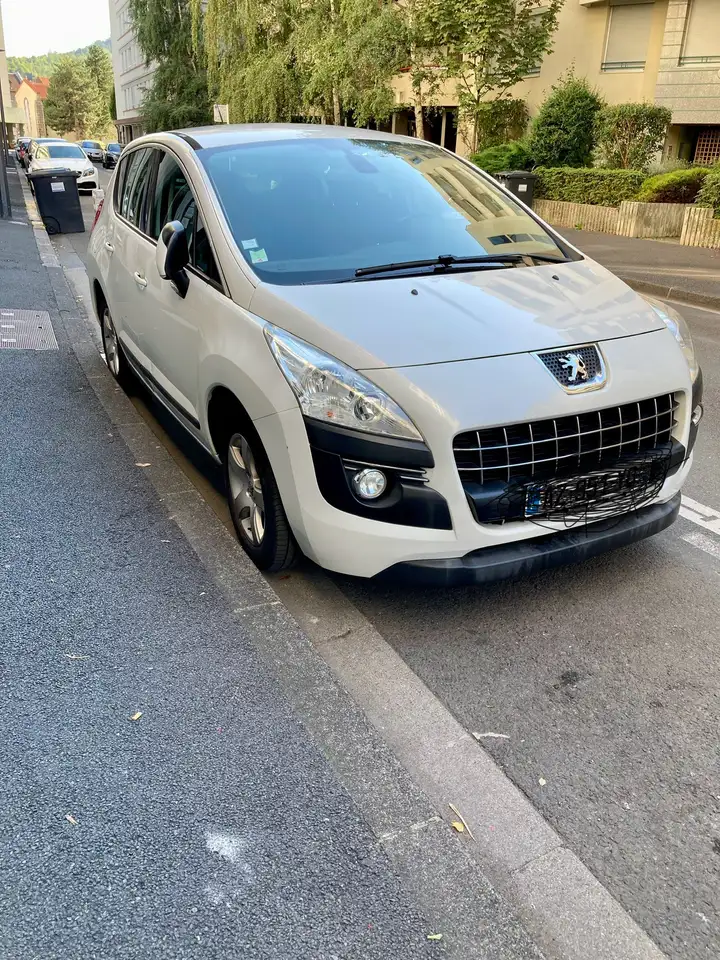 Peugeot 3008 1.6 HDi 16V 110ch FAP Confort Pack