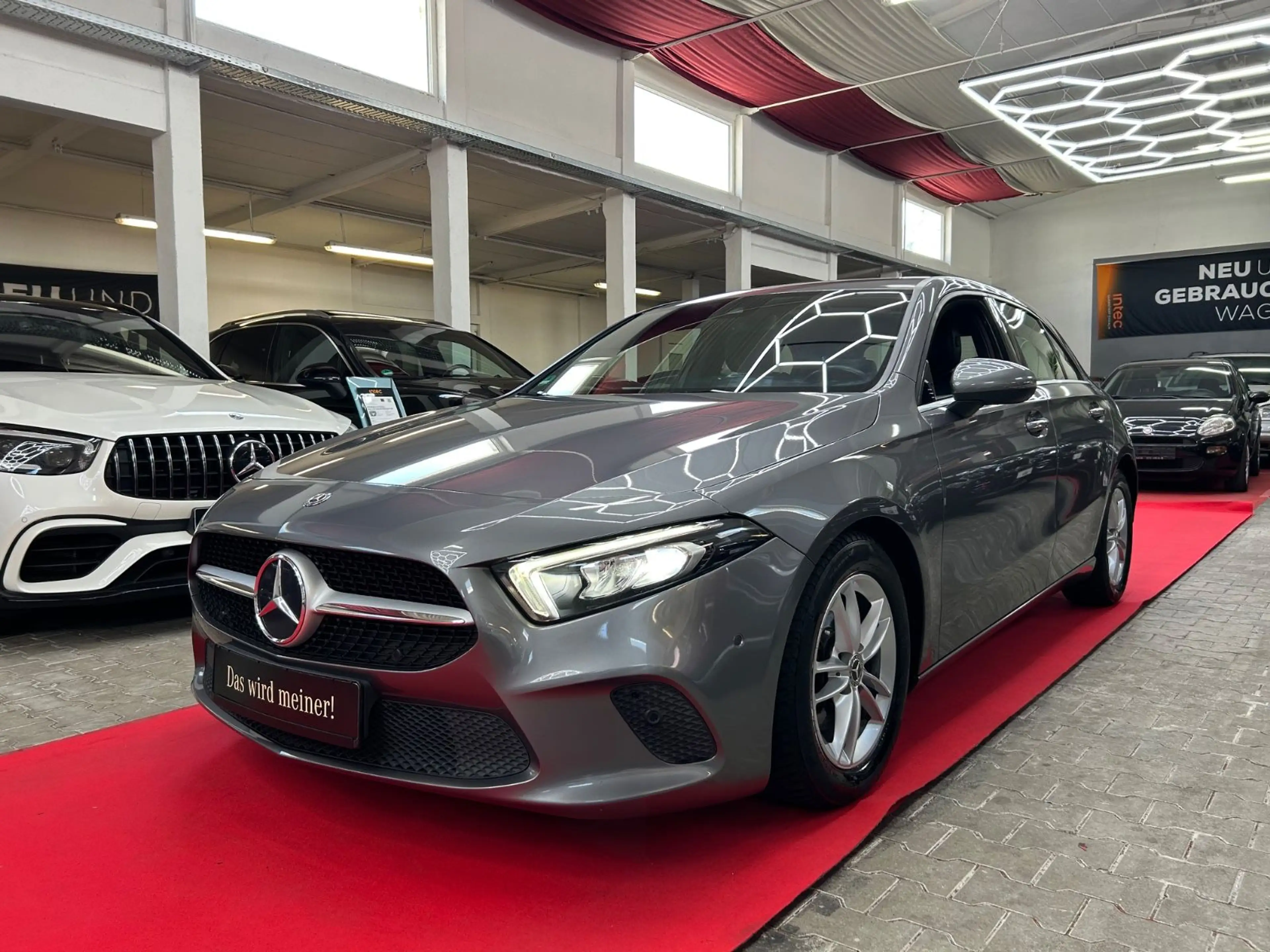 Mercedes-Benz A 180 d/TÜV NEU/SERVICE NEU/MBUX/DIGITAL/LED/RFK