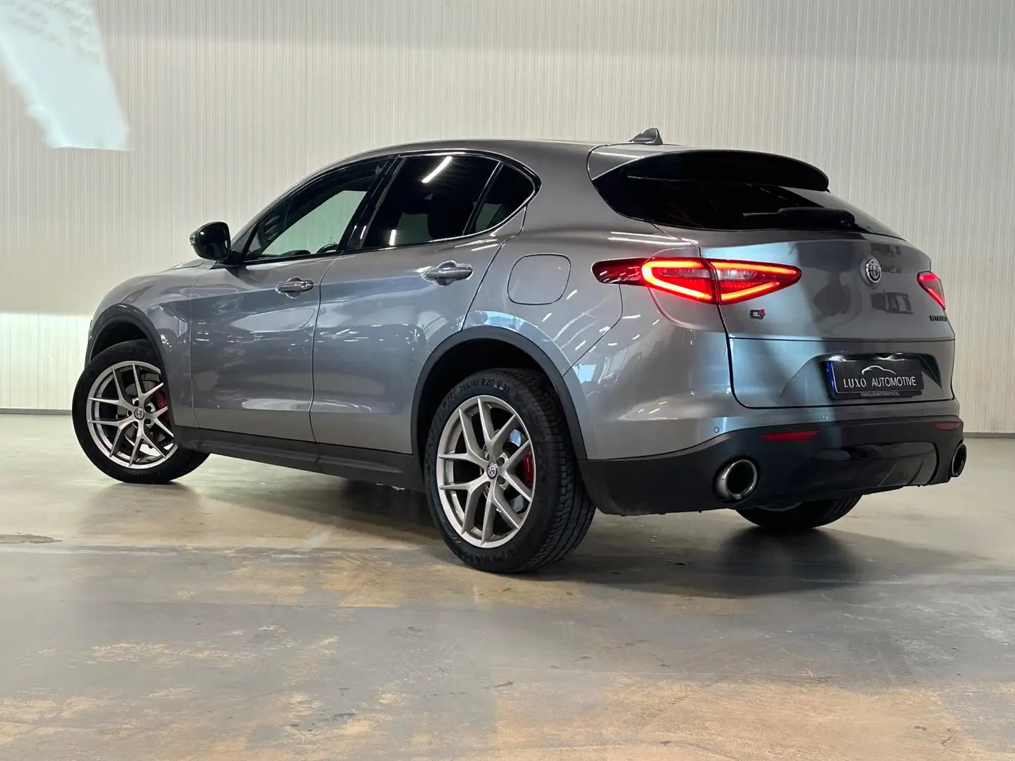 Alfa Romeo Stelvio 2.0 T AWD First Edition | CAMERA | MEMORY SEATS | Grijs - 2