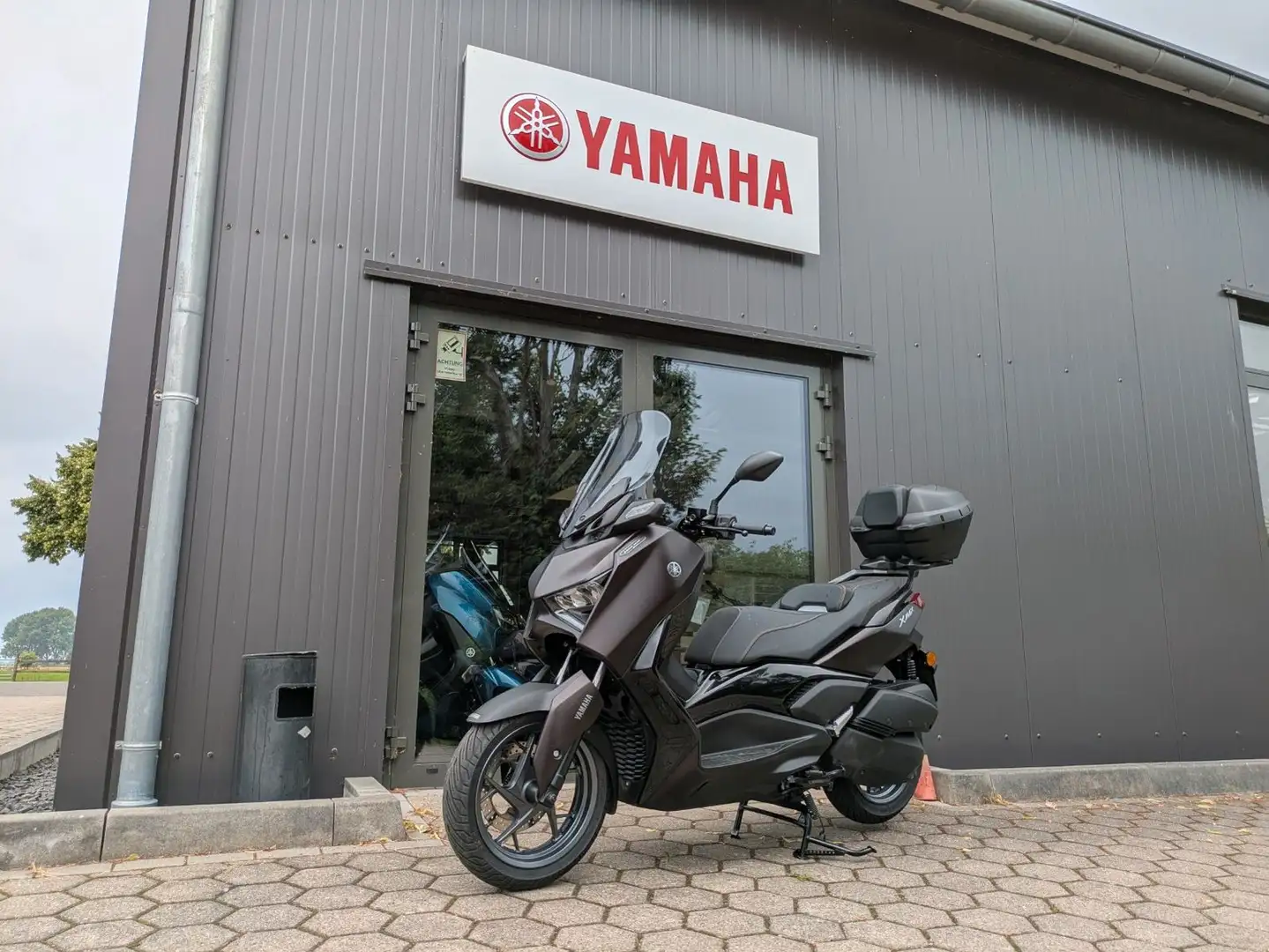 Yamaha X-Max 300 TECHMAX mit Topcase Schwarz - 1