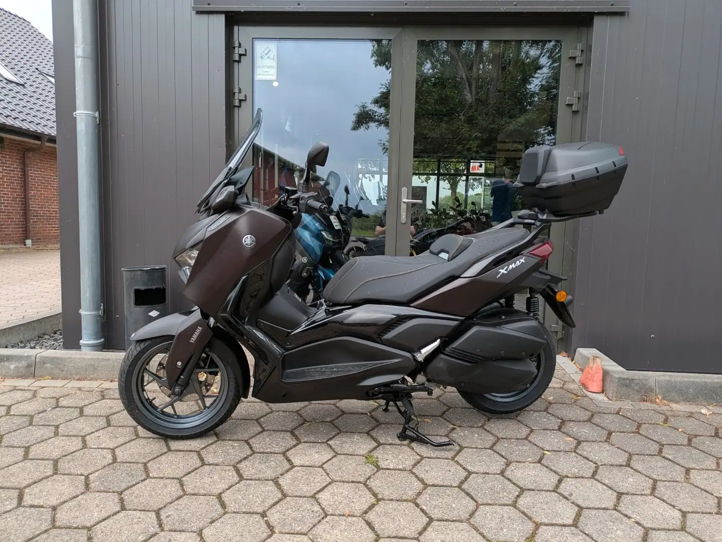 Yamaha X-Max 300 TECHMAX mit Topcase Schwarz - 2