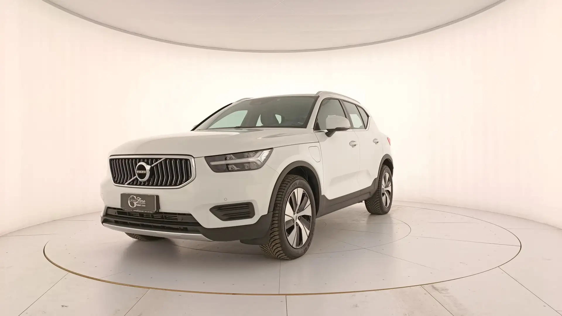 Volvo XC40 1.5 t4 recharge phev Core auto Weiß - 1