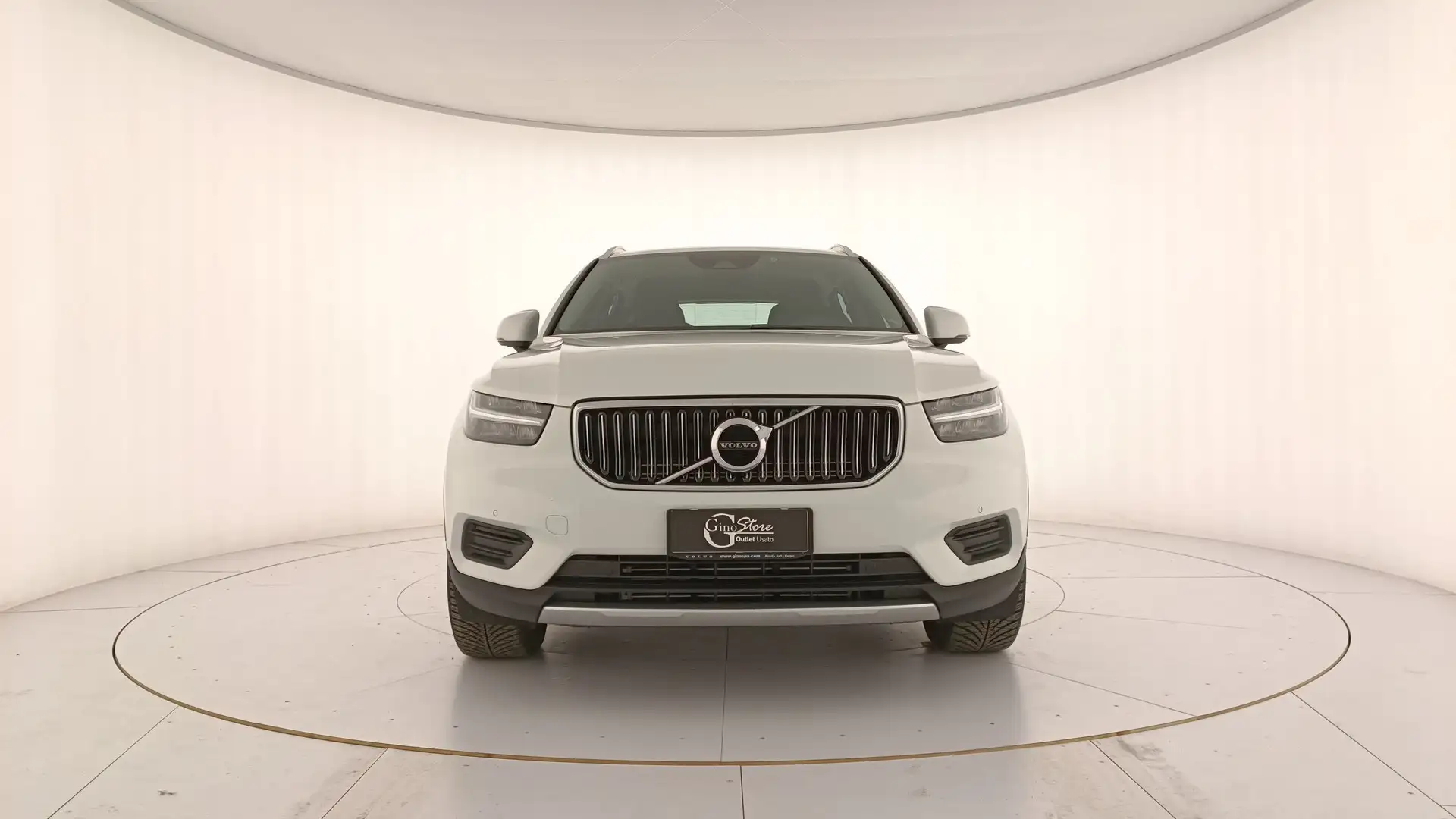 Volvo XC40 1.5 t4 recharge phev Core auto Weiß - 2