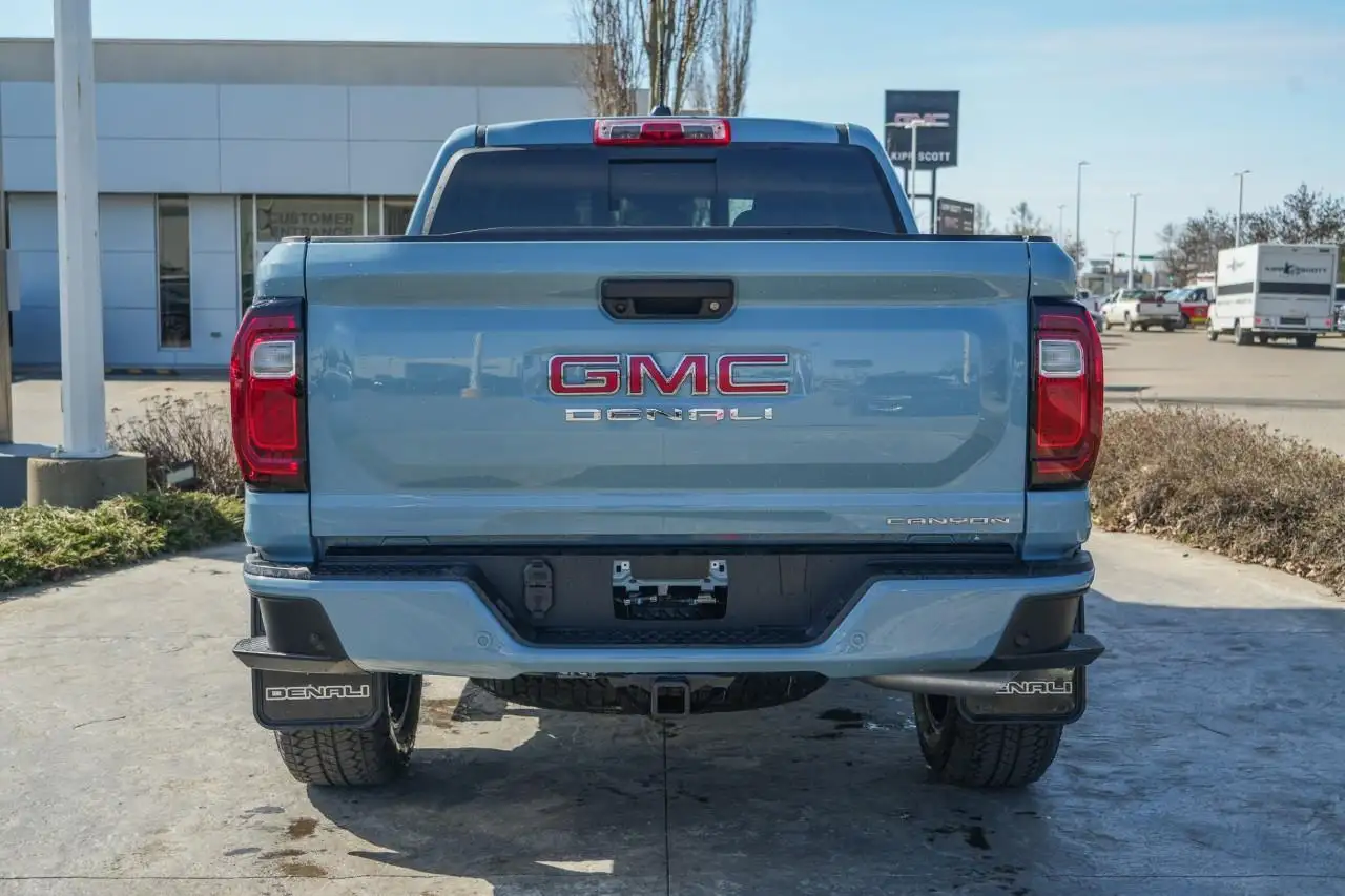 GMC Canyon снимка GMC Canyon