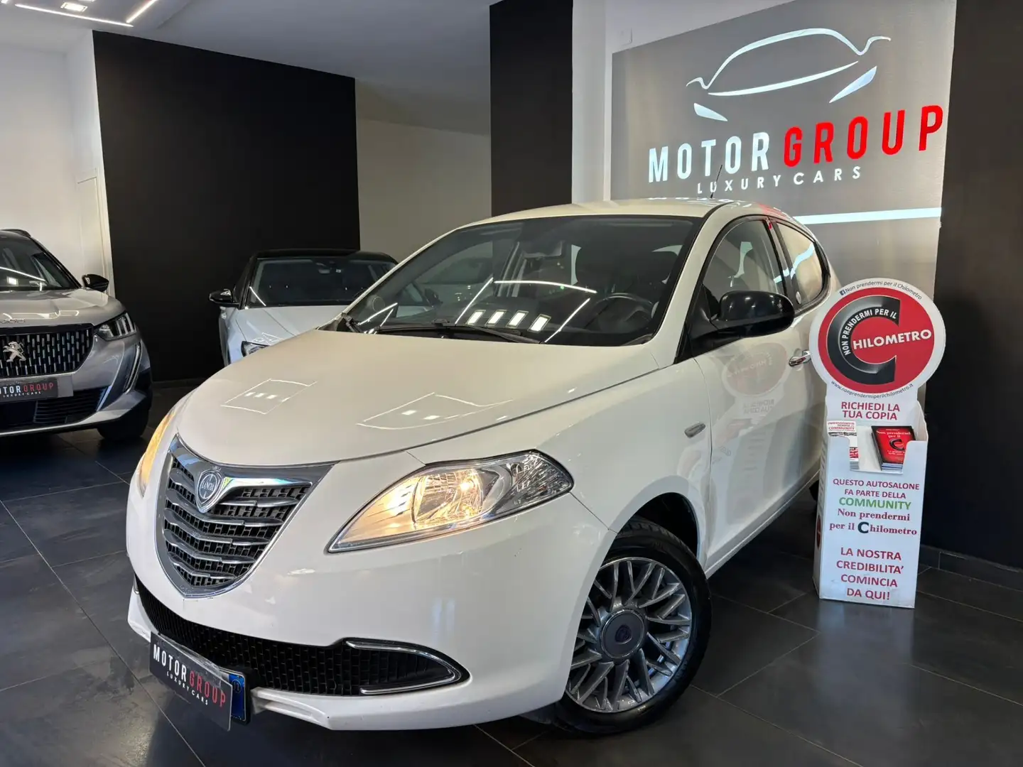 Lancia Ypsilon 1.2 69 CV 5 porte GPL Ecochic Gold Bianco - 1