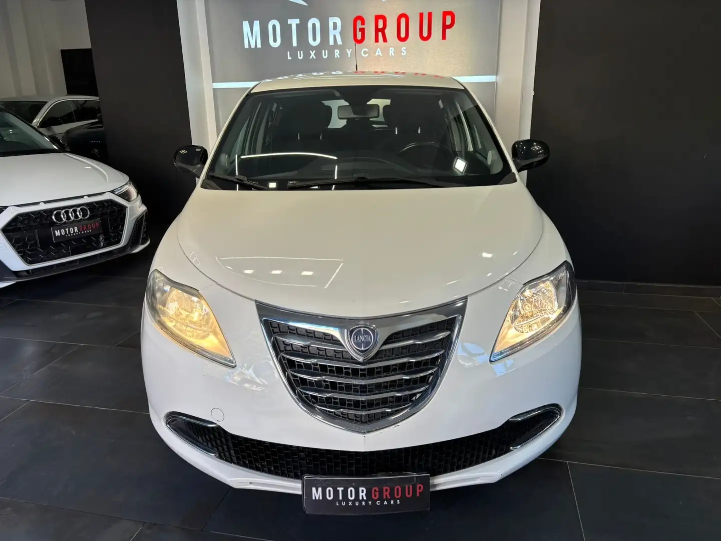 Lancia Ypsilon 1.2 69 CV 5 porte GPL Ecochic Gold Bianco - 2