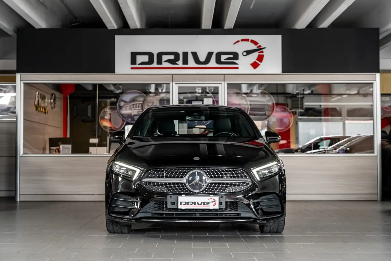 Mercedes-Benz A 250 e Automatic EQ-Power Premium Zwart - 2