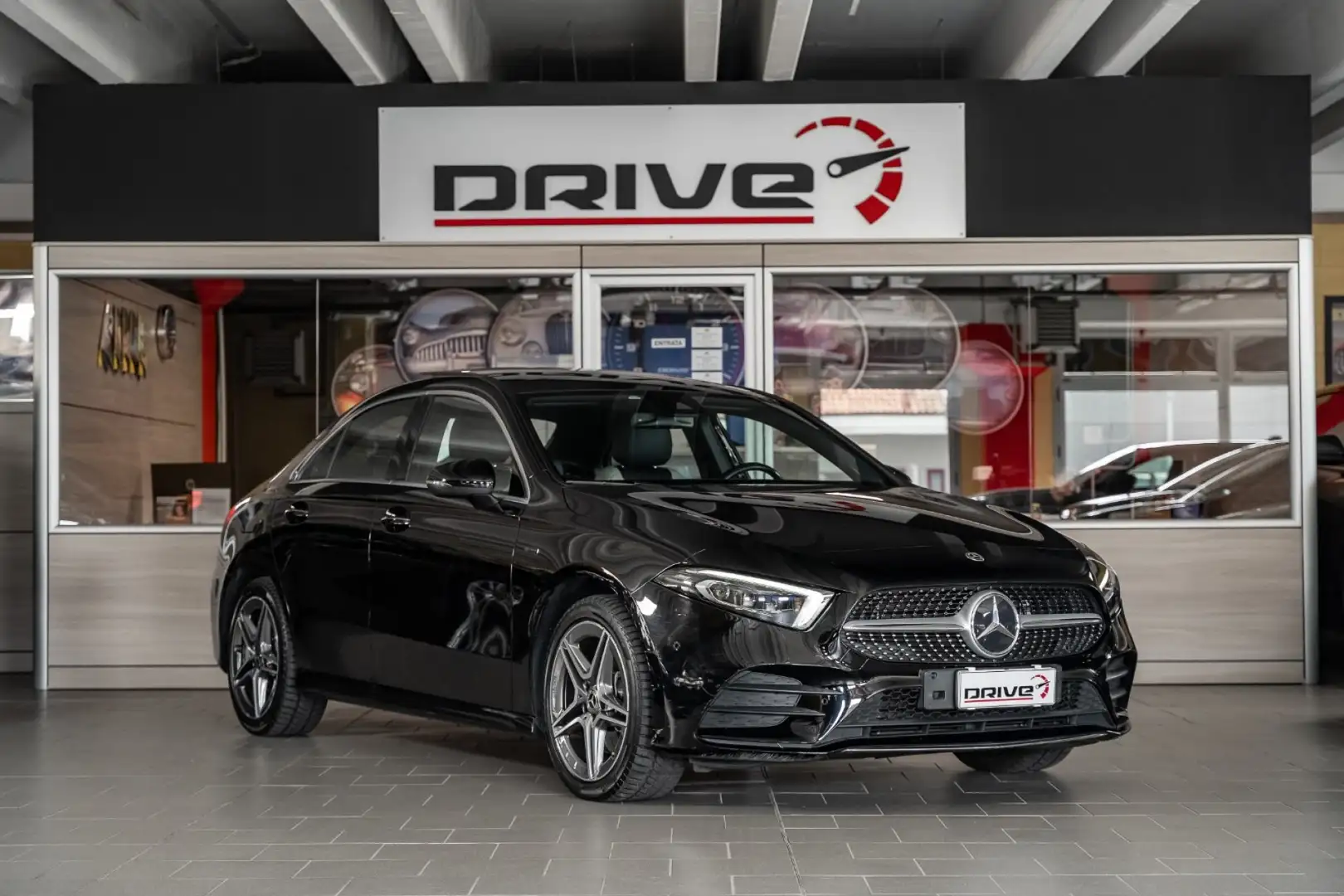 Mercedes-Benz A 250 e Automatic EQ-Power Premium Zwart - 1