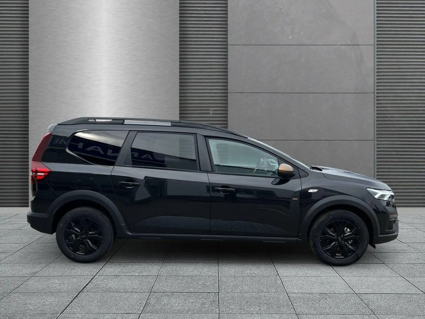 Dacia Jogger Extreme SHZ+PDC+RFK+Navi Hybrid 140 104 kW (141... Schwarz - 2