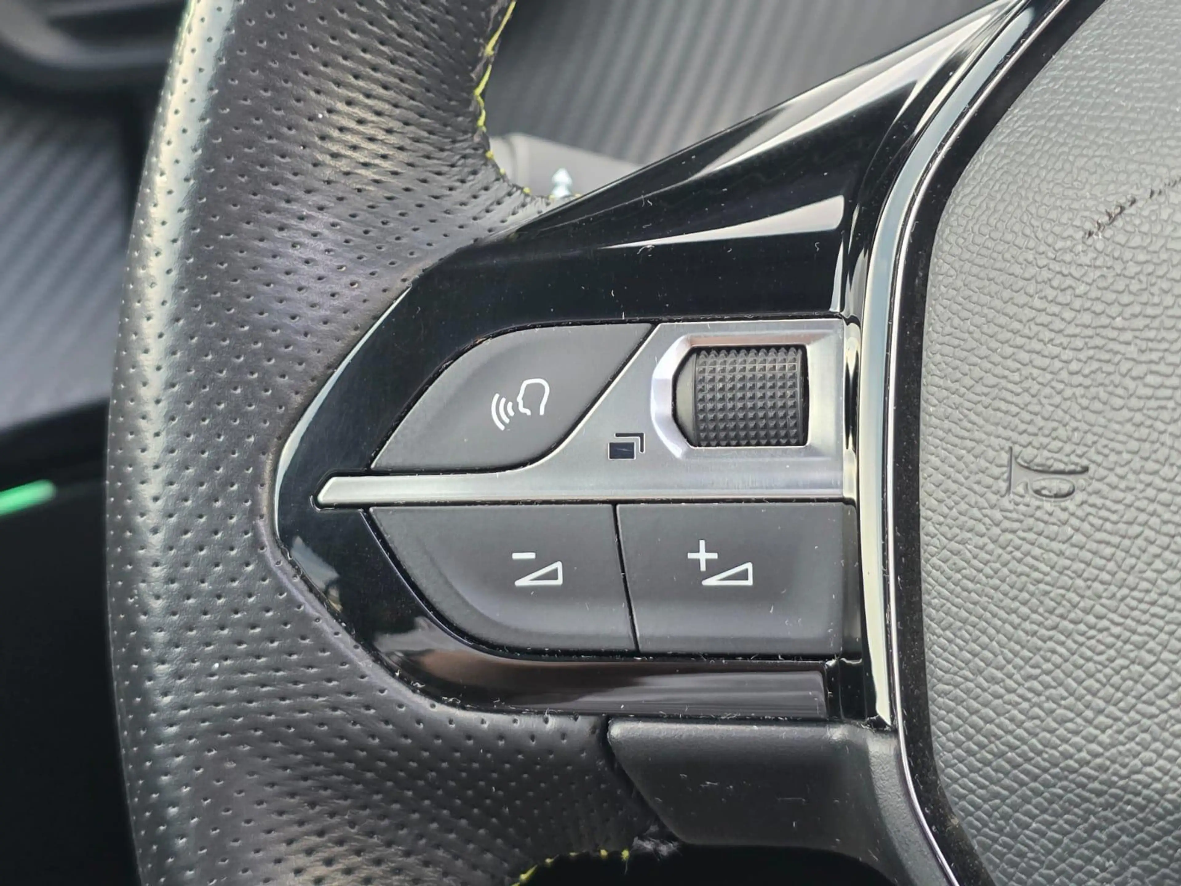 Peugeot e-2008 EV GT Pack 50 kWh Schuifdak | Alcantara | Navigati — photo 15