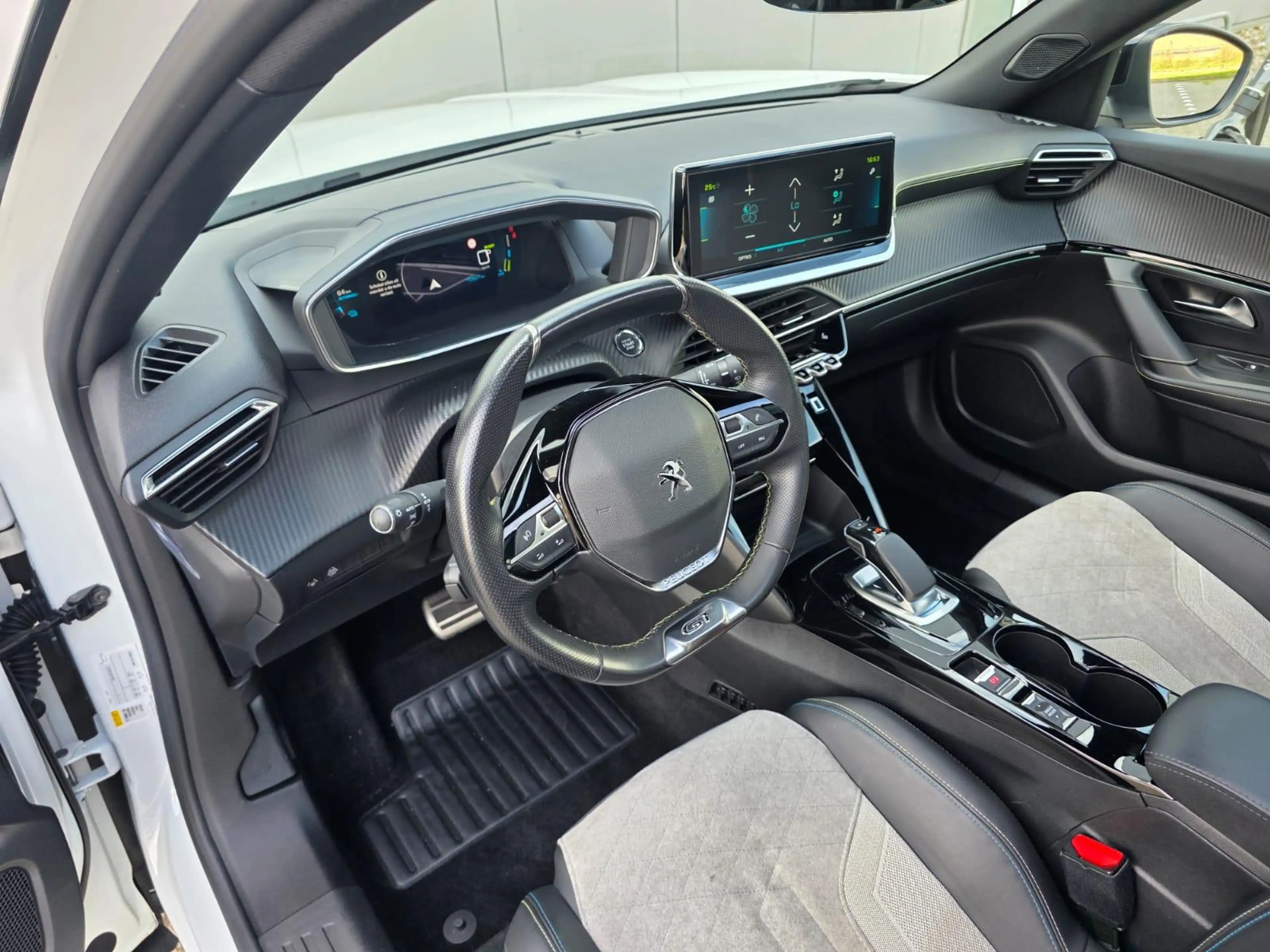 Peugeot e-2008 EV GT Pack 50 kWh Schuifdak | Alcantara | Navigati — photo 8