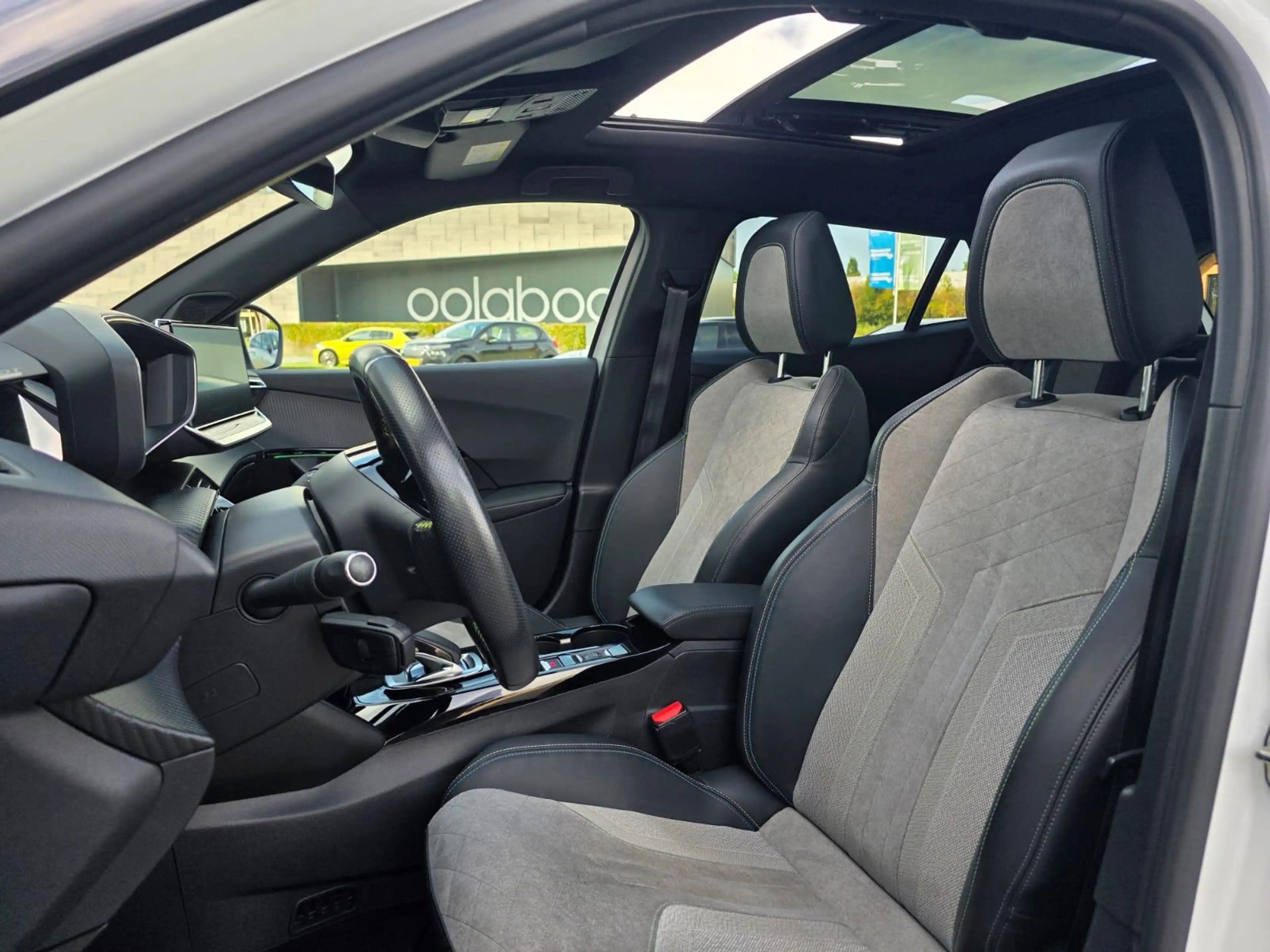 Peugeot e-2008 EV GT Pack 50 kWh Schuifdak | Alcantara | Navigati — photo 7