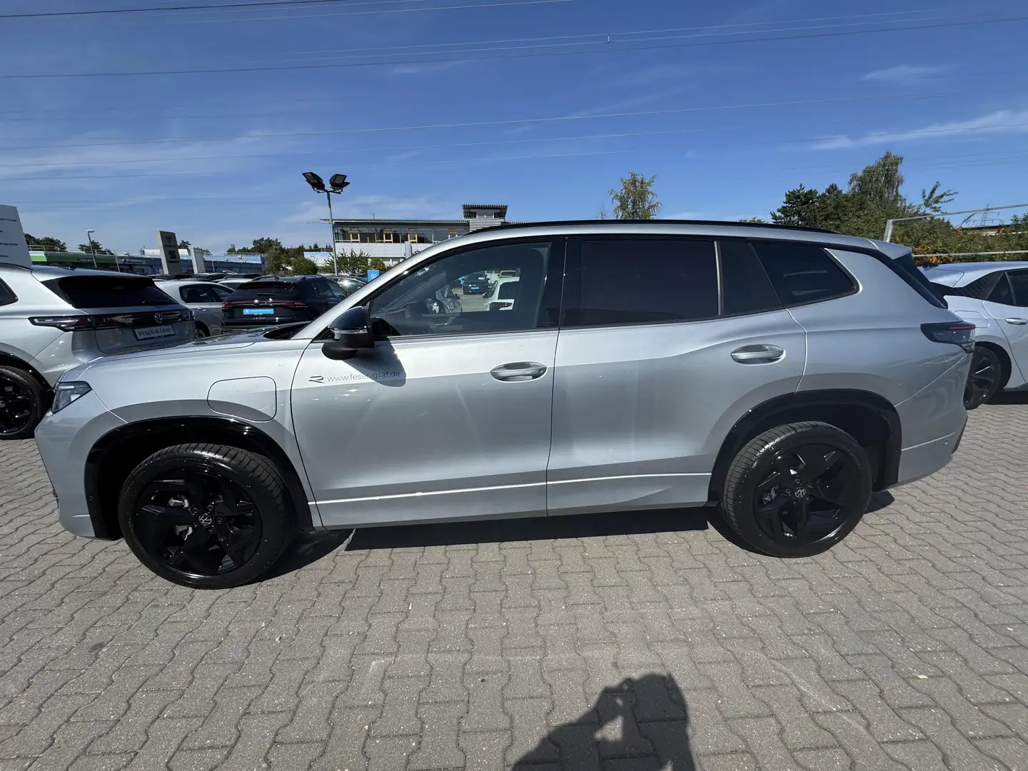 Volkswagen Tayron 1.5 TSI eHybrid R-LINE HUD NAVI MATRIX Silber - 2