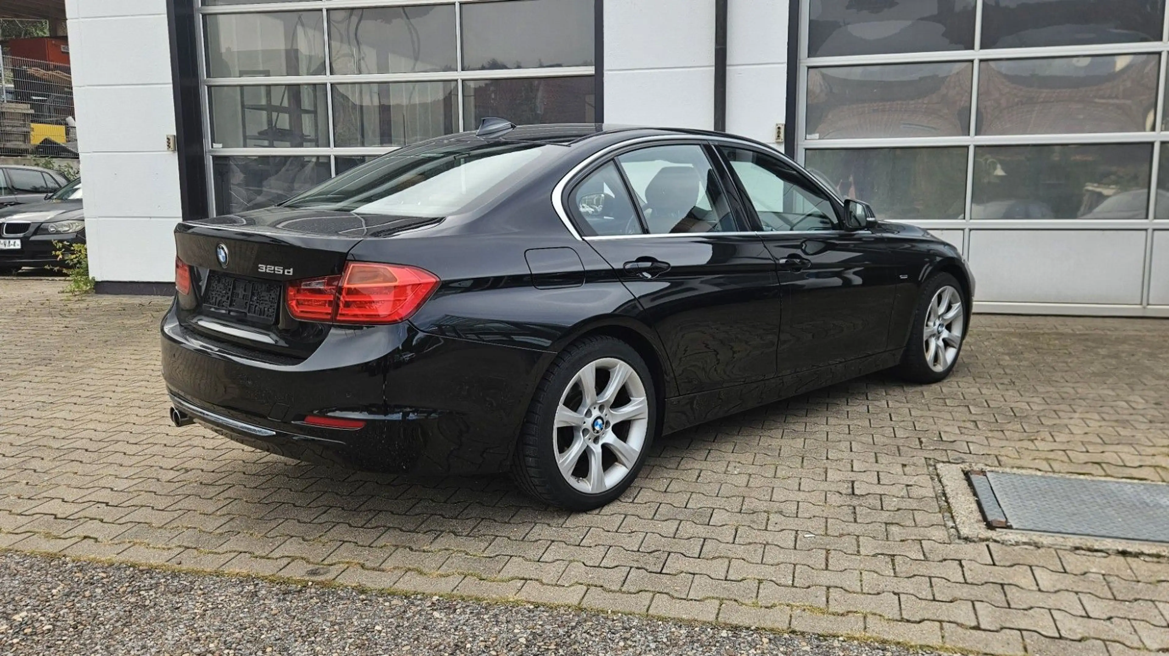 BMW 325 d Aut. Limousine Luxury Line *Leder*GSHD*HiFi — photo 7