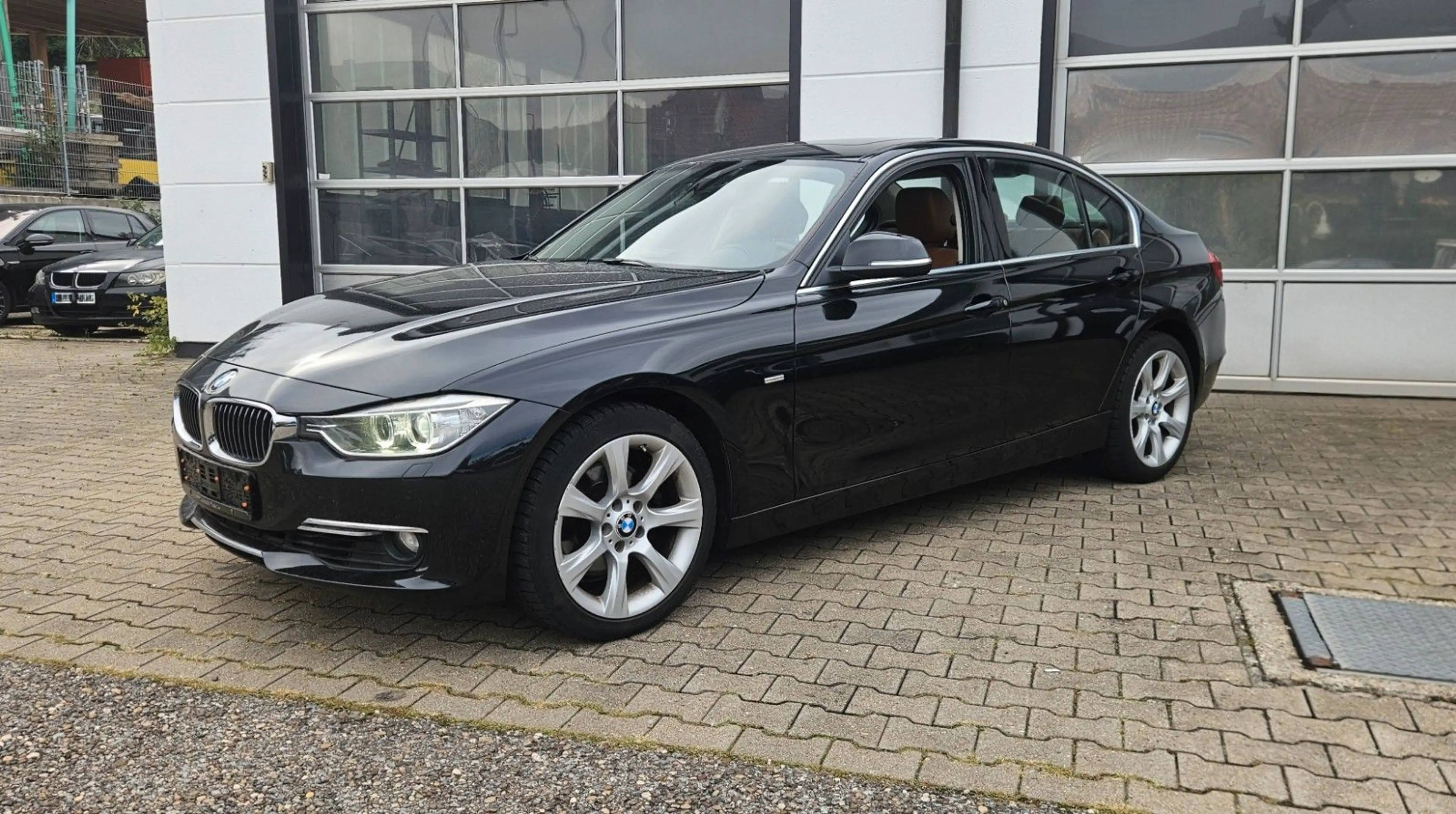 BMW 325 d Aut. Limousine Luxury Line *Leder*GSHD*HiFi — photo 2