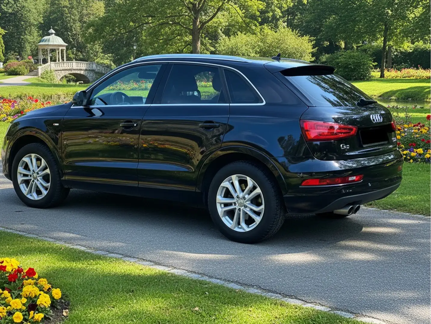 Audi Q3 Q3 2,0 TDI Design quattro S-tronic Design Schwarz - 2