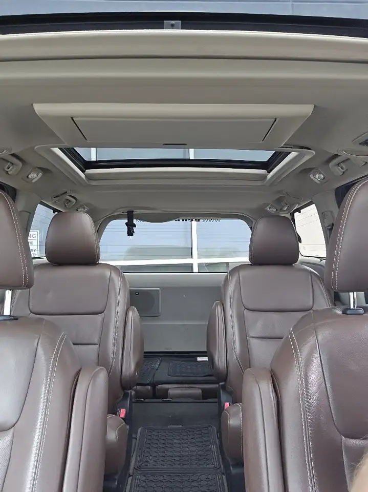 Toyota Sienna снимка Toyota Sienna