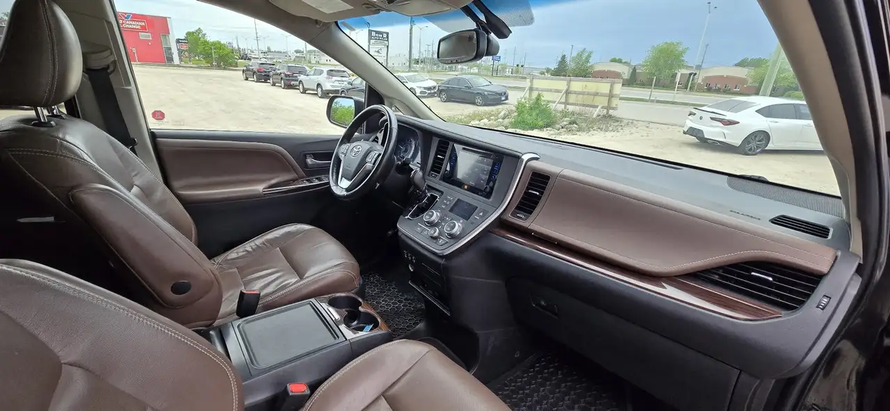 Toyota Sienna снимка Toyota Sienna