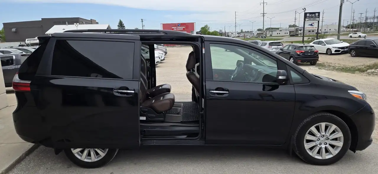 Toyota Sienna снимка Toyota Sienna