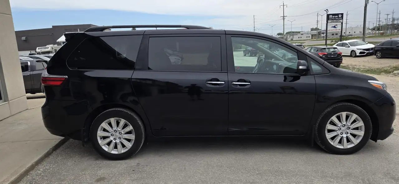 Toyota Sienna снимка Toyota Sienna