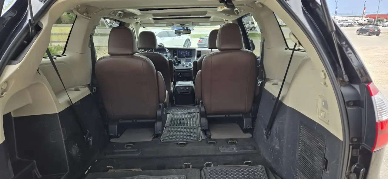 Toyota Sienna снимка Toyota Sienna