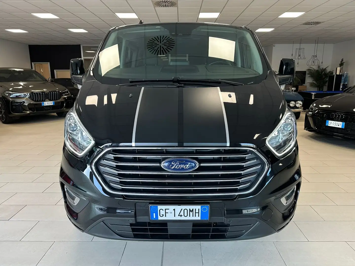 Ford Tourneo Custom 320 2.0 EcoBlue 185CV auto Titanium Uff. ITA Nero - 2