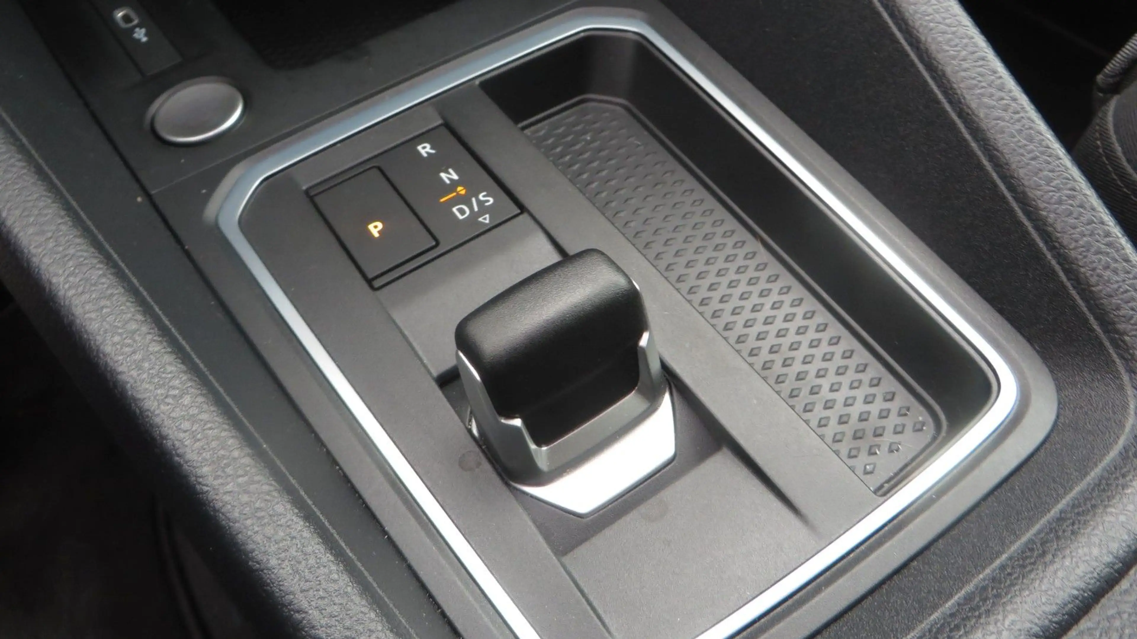 Ford Tourneo Connect PHEV Titanium — photo 10