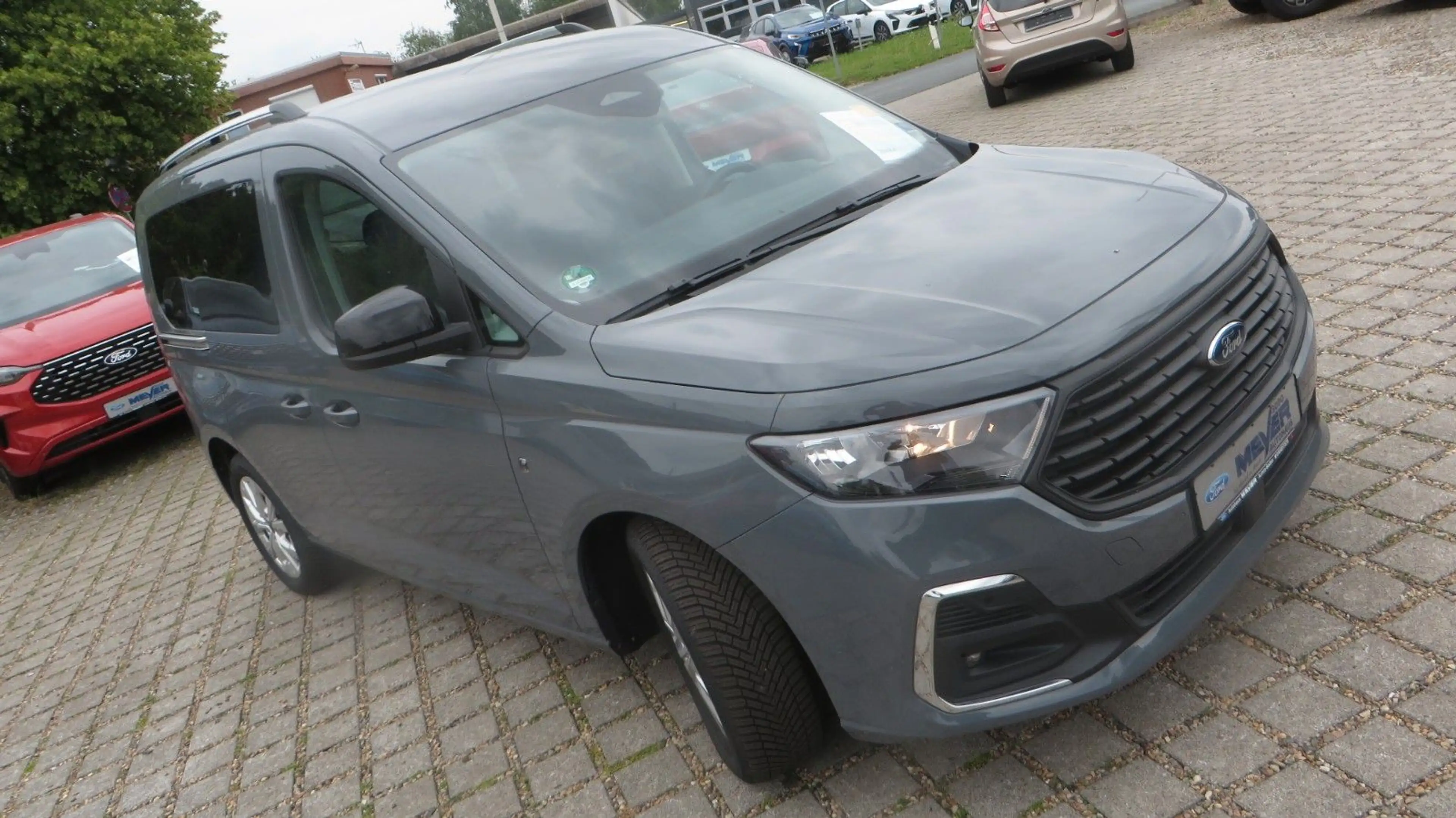 Ford Tourneo Connect PHEV Titanium — photo 4