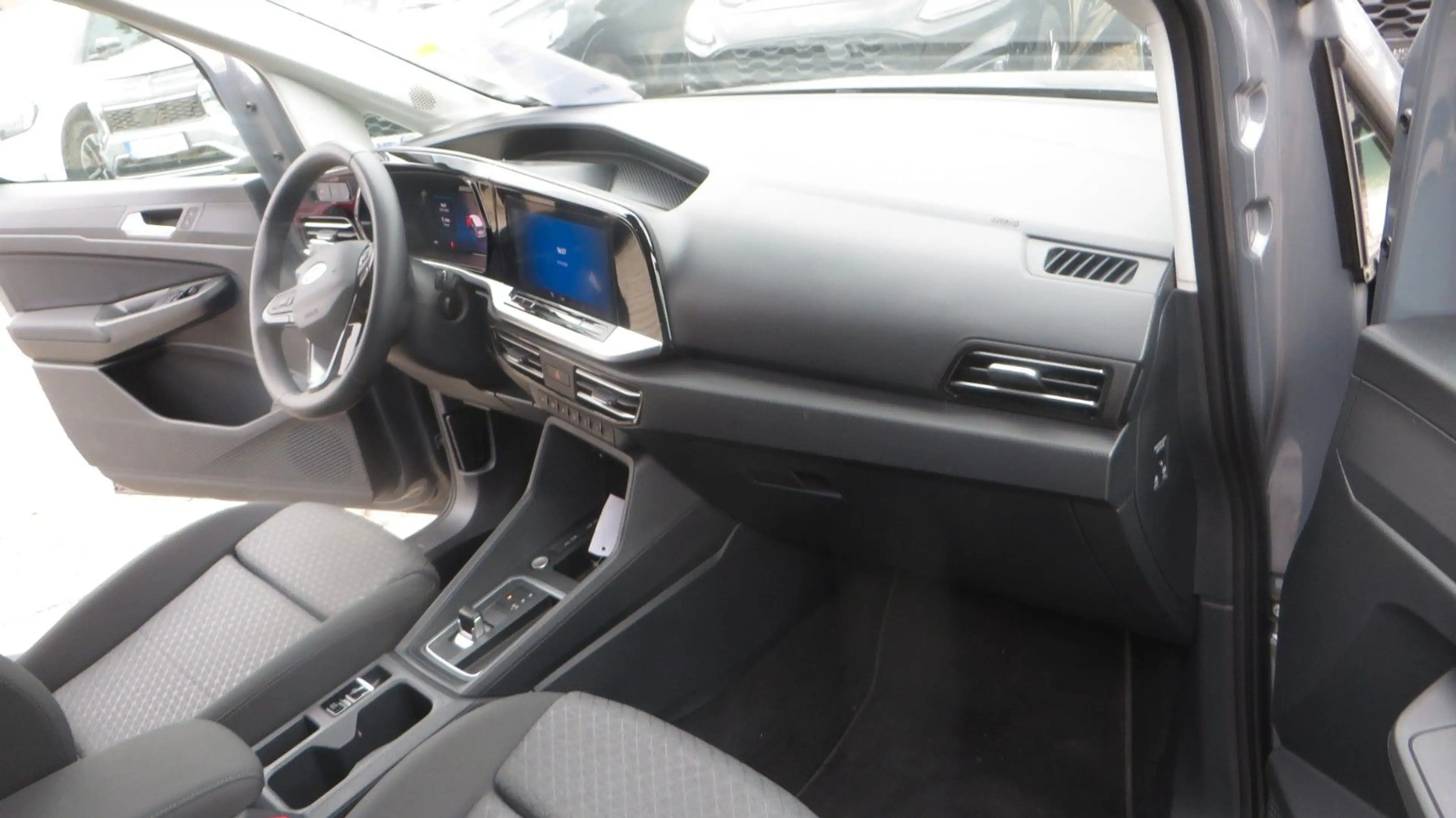 Ford Tourneo Connect PHEV Titanium — photo 15