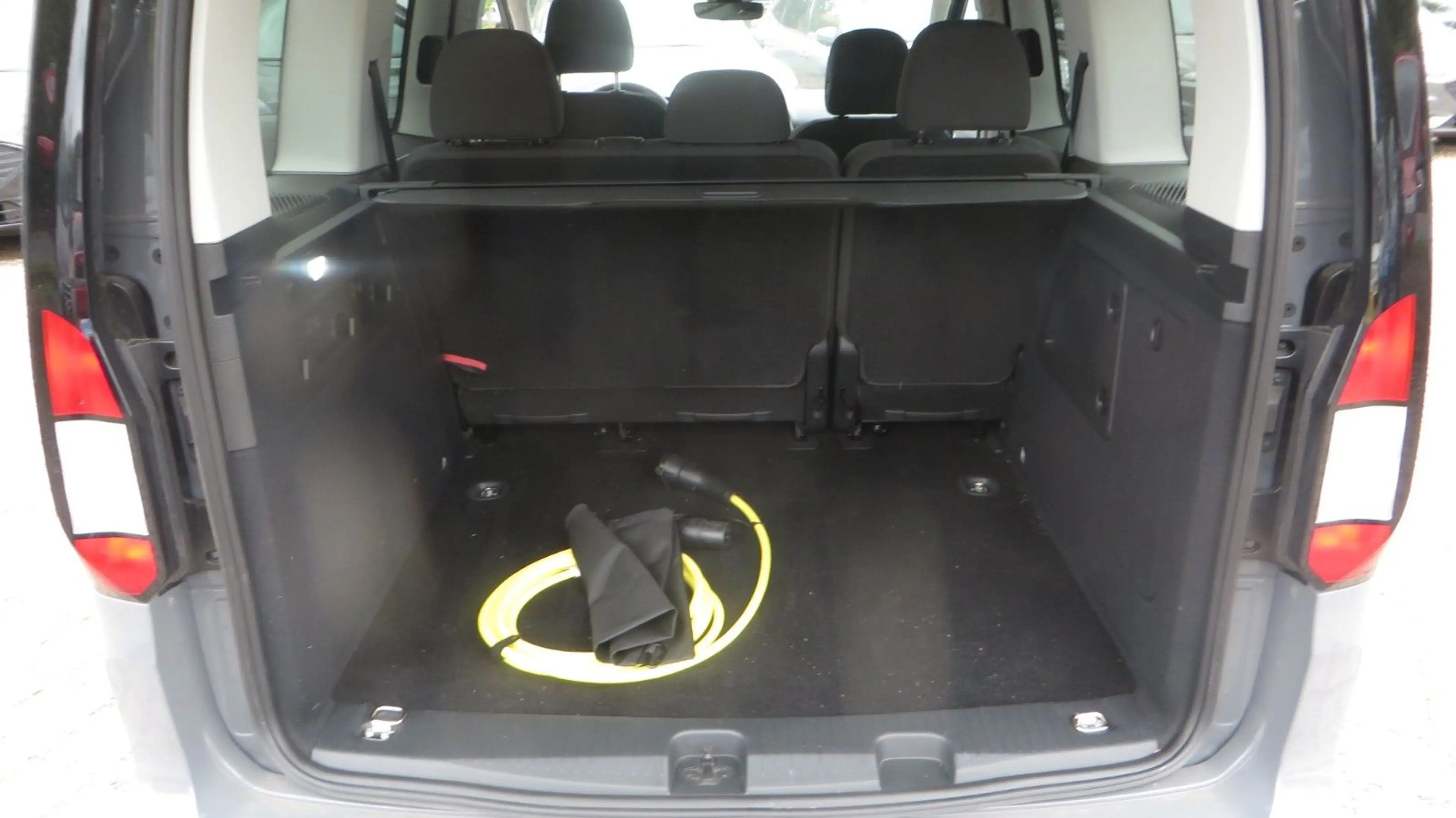 Ford Tourneo Connect PHEV Titanium — photo 14