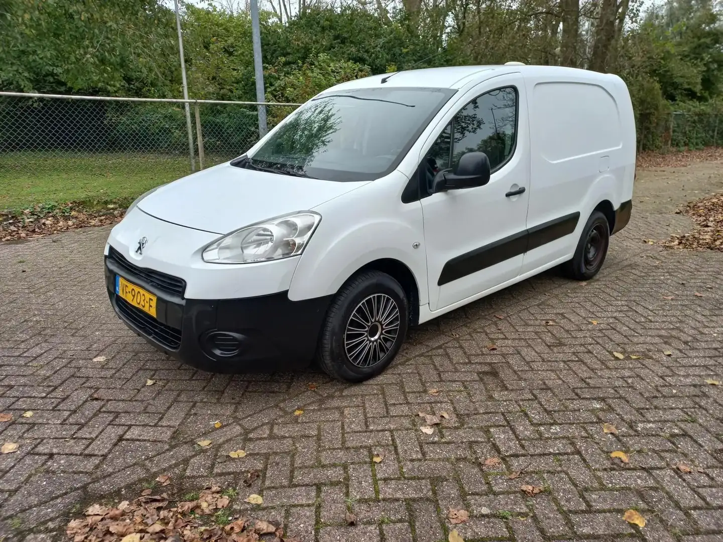 Peugeot Partner 122 1.6 e-HDI L2 LANG Airco Trekhaak Euro 5 NW APK Wit - 2